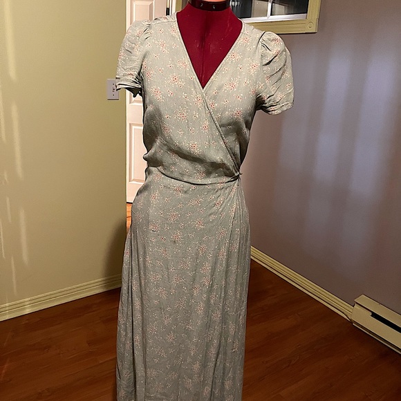 Gap spring green long dress in XS - Picture 1 of 2